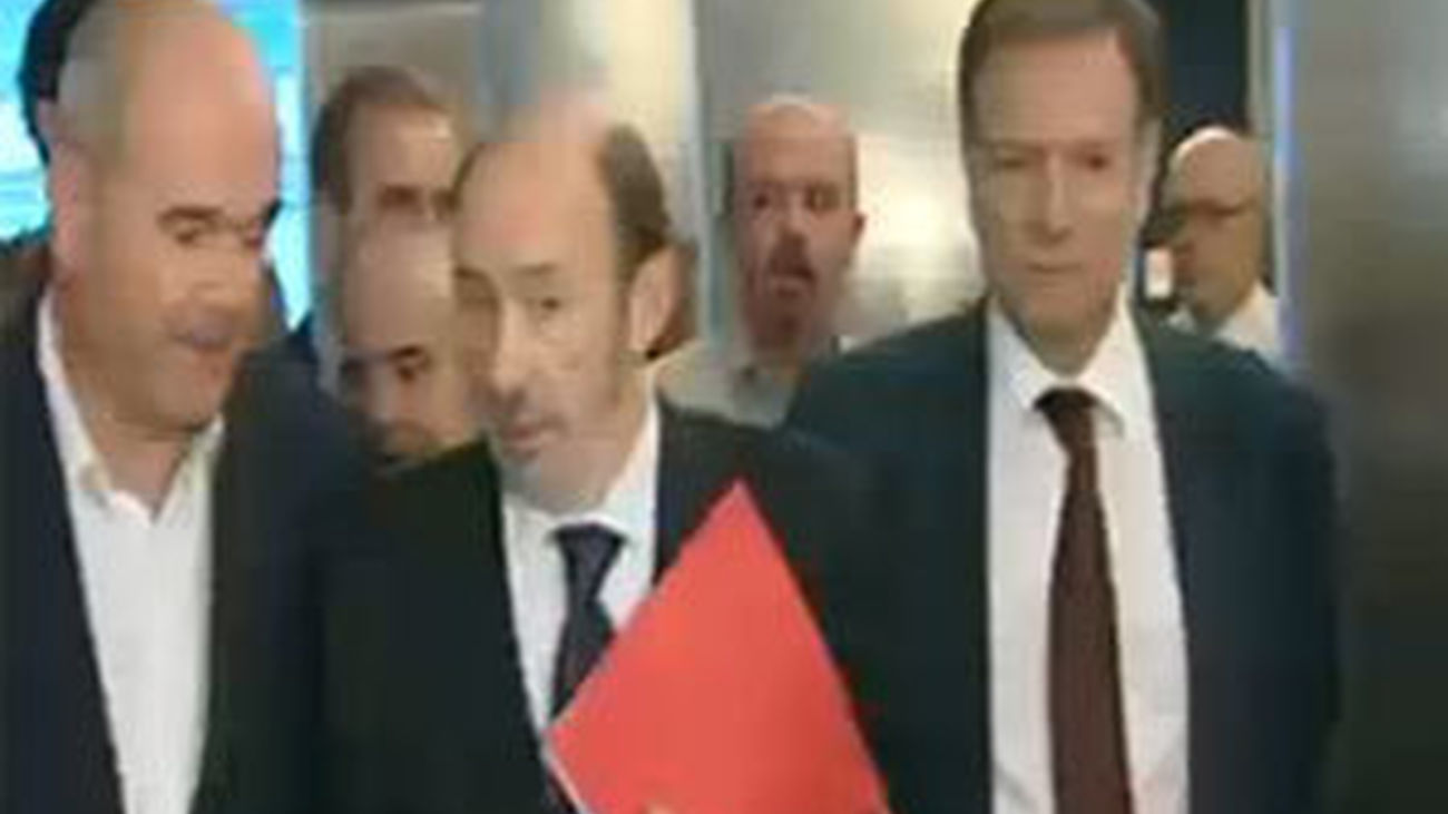 Los barones del PSOE cierran filas entorno a Rubalcaba