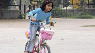 Muere una niña de 11 años en un accidente  de bicicleta en Vara de Rey (Cuenca)