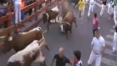 El cuarto encierro de las fiestas de "Sanse" deja once heridos, dos por asta de toro