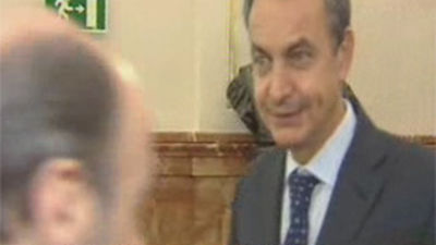 Rubalcaba deja el Pleno del Congreso para tomar café