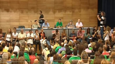 Los profesores y alumnos españoles dedican más  horas lectivas que la media de la OCDE y la UE