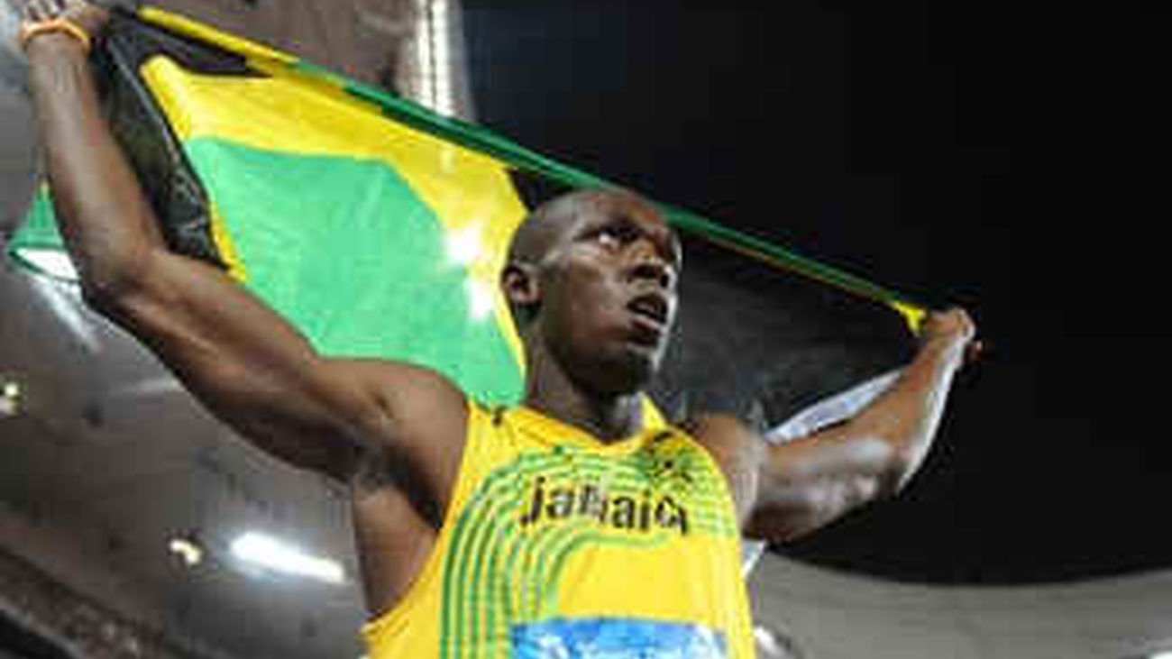Bolt avasalla en 200 y recupera su mejor imagen