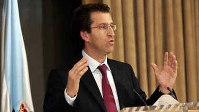 Feijóo  anuncia la primera fusión de dos ayuntamientos de A Coruña