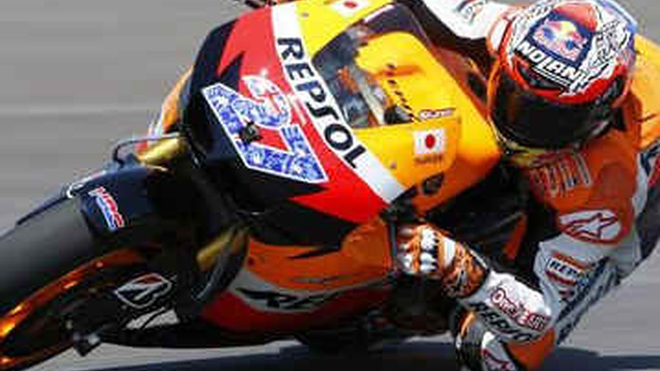 Pole para Stoner con Lorenzo segundo y Pedrosa tercero