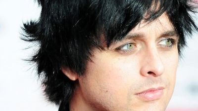 Expulsan al cantante de Green Day de un avión