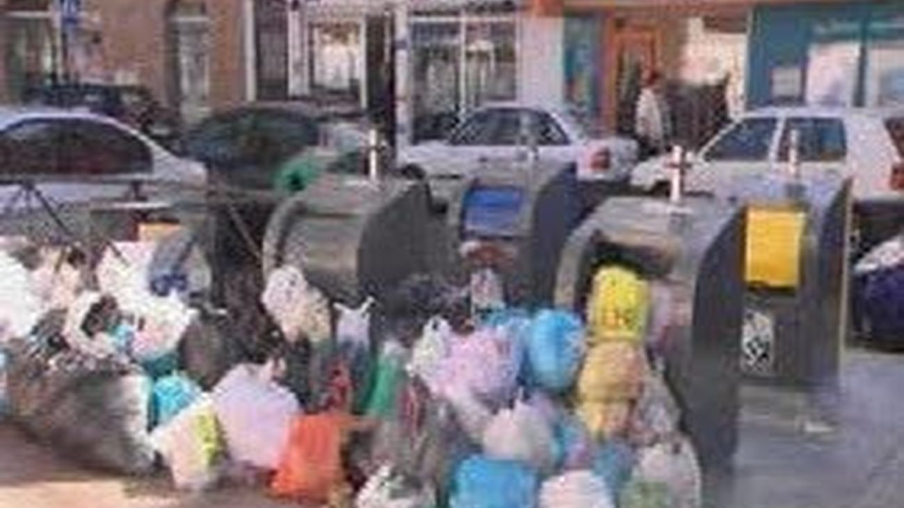 El impago de facturas en el Ayuntamiento de Parla amenaza la recogida de basuras