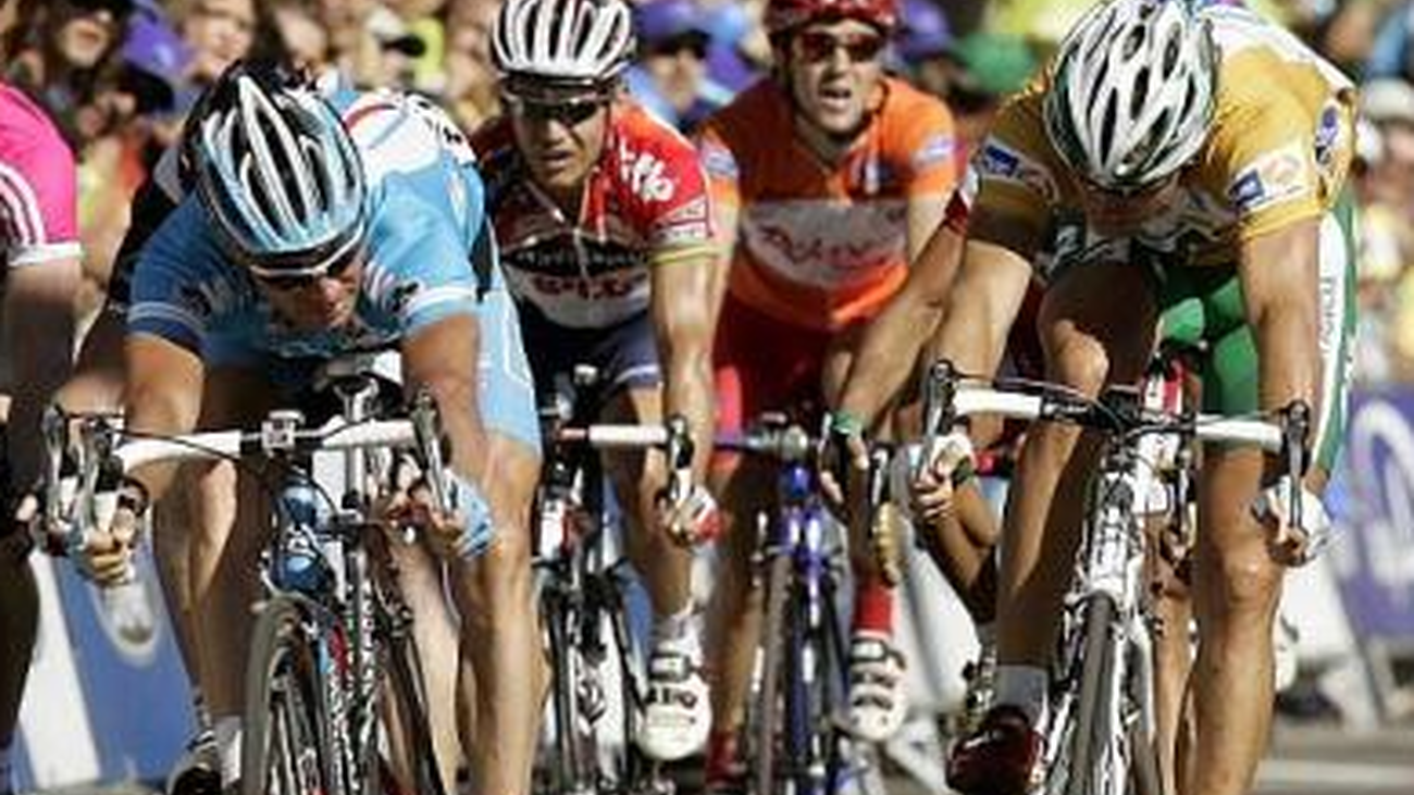 La llegada a Madrid de la Vuelta Ciclista provocará  cortes de tráfico en el centro este domingo