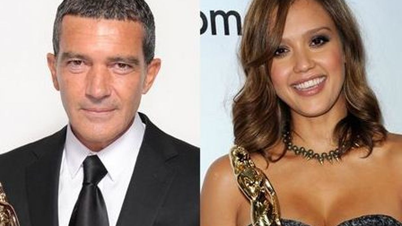 Antonio Banderas y Jessica Alba se alzan con el premio Alma