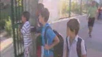 Los escolares madrileños comienzan el curso ajenos a las protestas por los recortes