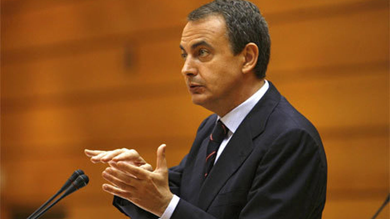 Zapatero se despide del Senado apostando por su reforma