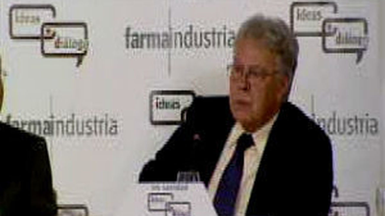 Felipe González avisa de que la UE está "al borde de un abismo irreversible"