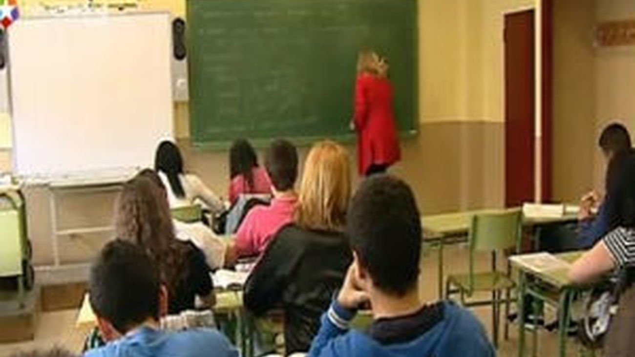 El Gobierno de Madrid califica de normal el inicio del curso en la ESO
