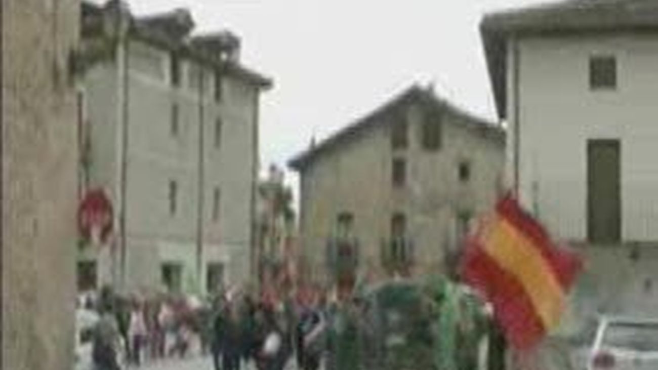 El Ayuntamiento de Alsasua, gobernado por Bildu, se mofa del Rey, el ejército y la policía