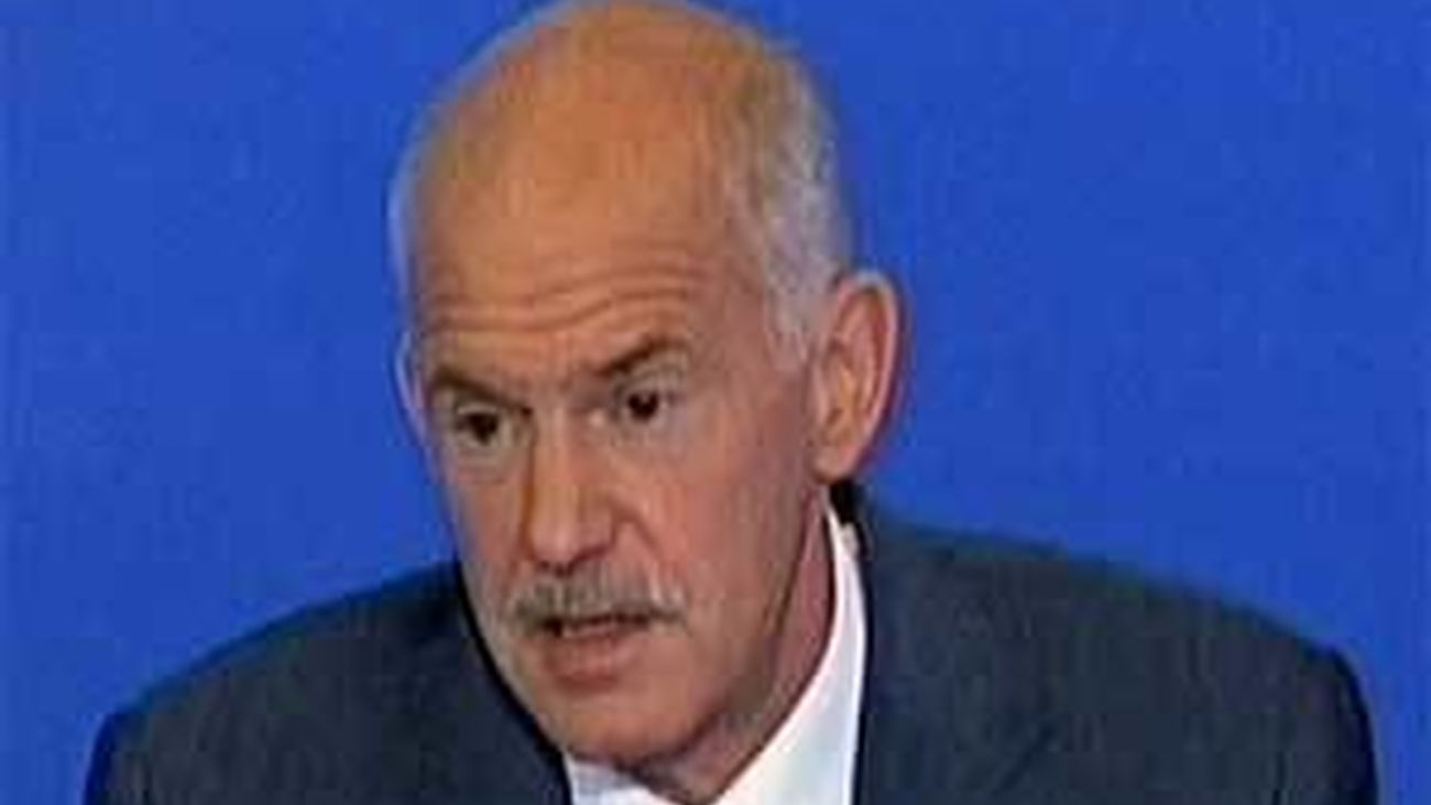 Papandréu cancela su viaje a Estados Unidos por la gravedad de la crisis en Grecia