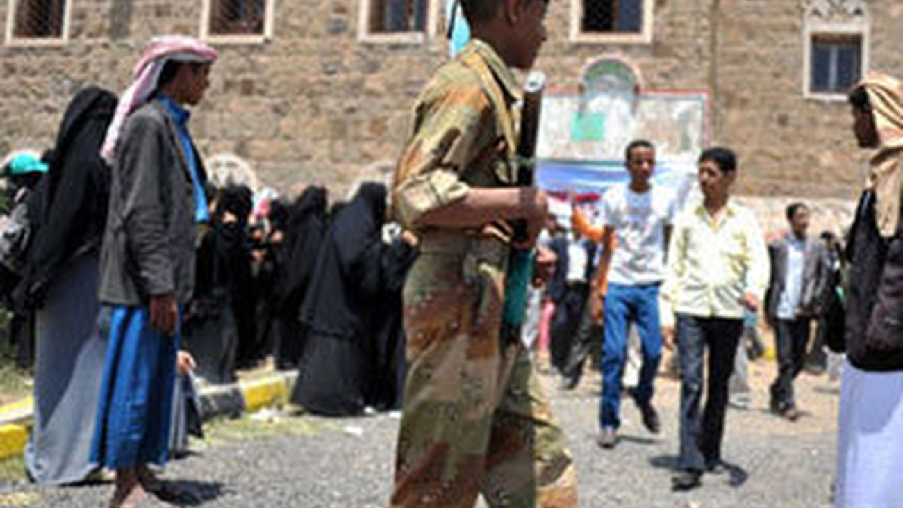 Al menos 27 muertos y 180 heridos en violenta jornada de protestas en Yemen