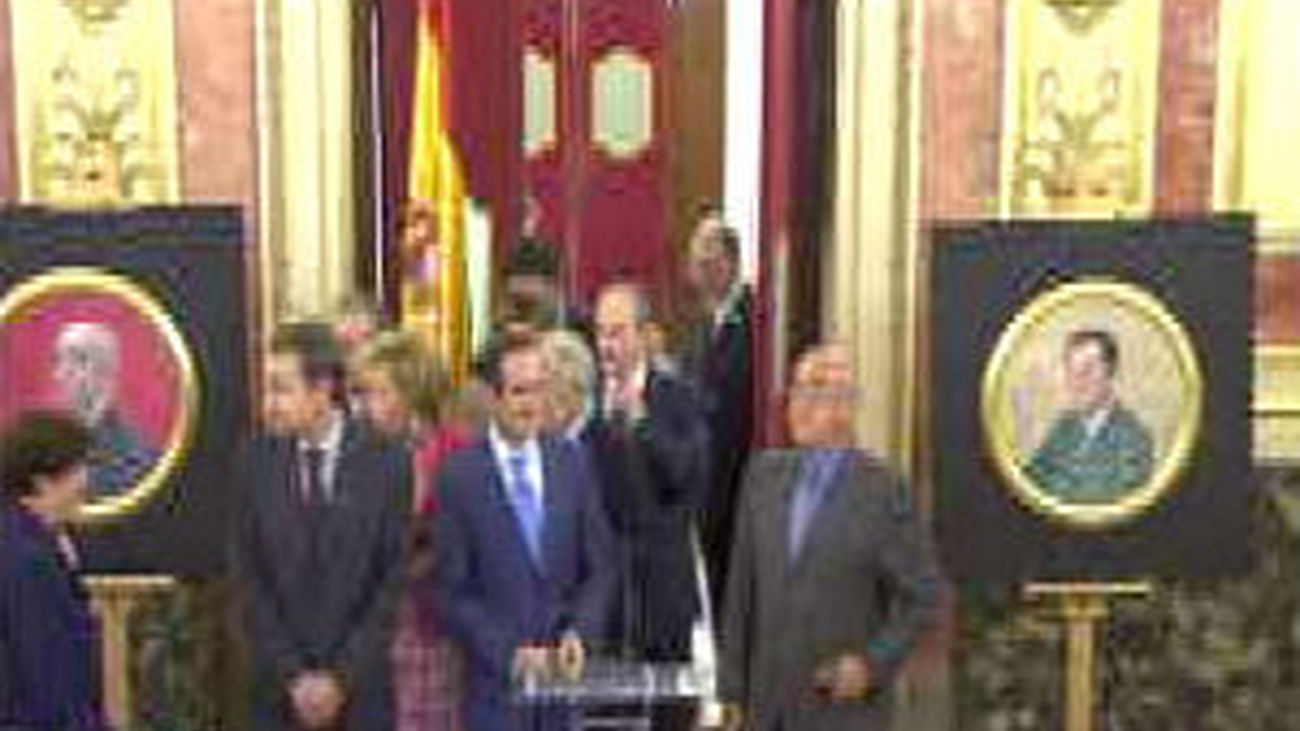 El Congreso homenajea a Azaña y Suárez colocando dos medallones con sus efigies