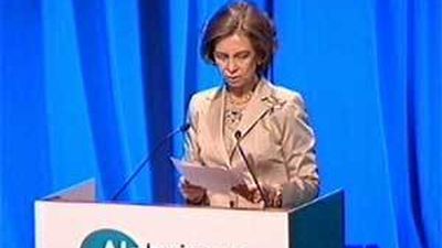 La Reina pide la colaboración de toda la sociedad para apoyar a los pacientes con Alzheimer