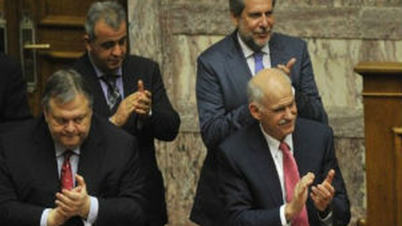 Atenas espera la llegada de la "troika" para seguir recibiendo ayuda