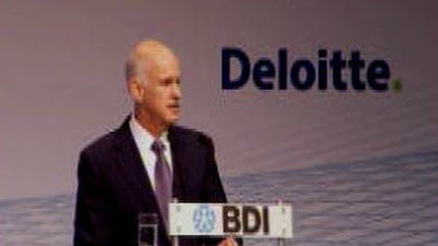 Papandreu dice que Grecia está en jaque y que las ayudas son inversión de futuro