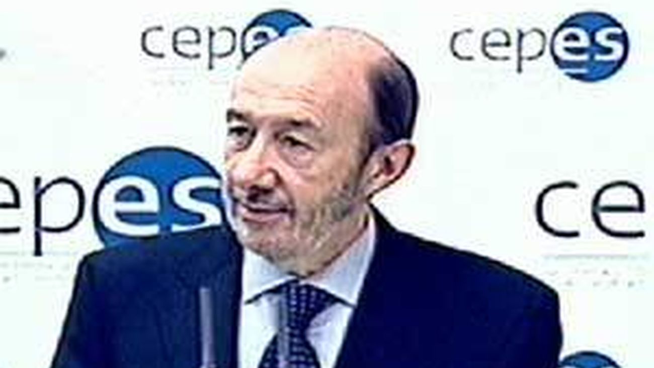 Rubalcaba dice que, si gana, no congelará pensiones ni los salarios de funcionarios