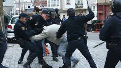 Dos policías y seis hinchas del Sevilla heridos en altercados en Sol