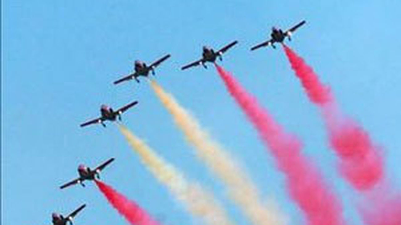 Aviones militares surcan el cielo de Madrid