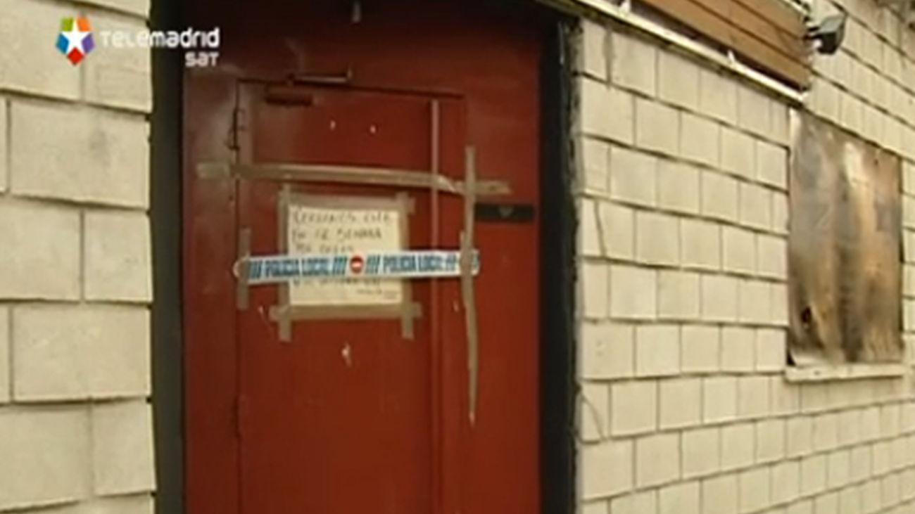 Un herido leve en el incendio de un karaoke en  Algete, que ha obligado a desalojar a vecinos de dos pisos