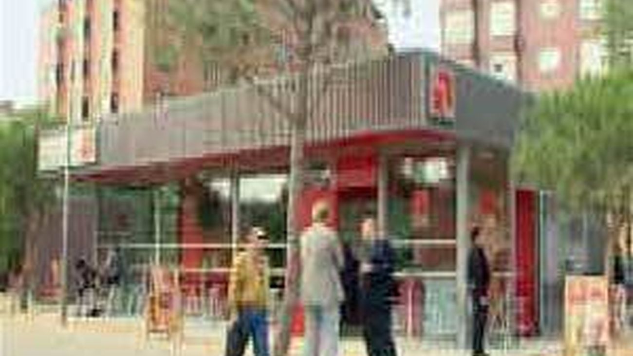 Abre un nuevo kiosco-cafetería con vistas junto al puente de Segovia en Madrid Río