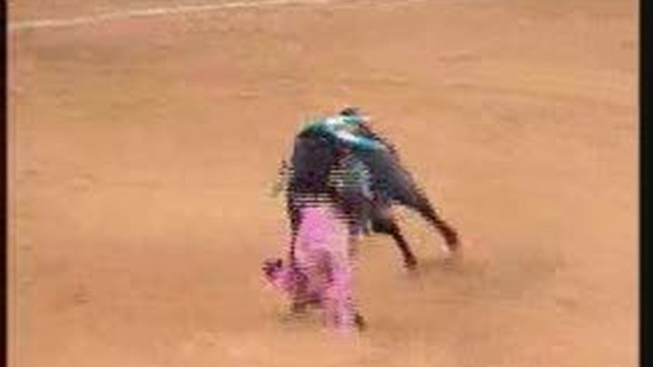 El torero Juan José Padilla pierde la visión del ojo  izquierdo y sufre una parálisis de esa parte del rostro