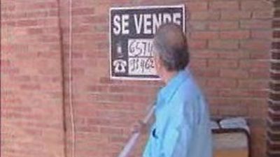 La compraventa de viviendas cae en agosto el 38% y suma seis meses en negativo