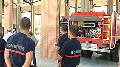 Los bomberos de Madrid inician un curso de rescate en vehículos híbridos