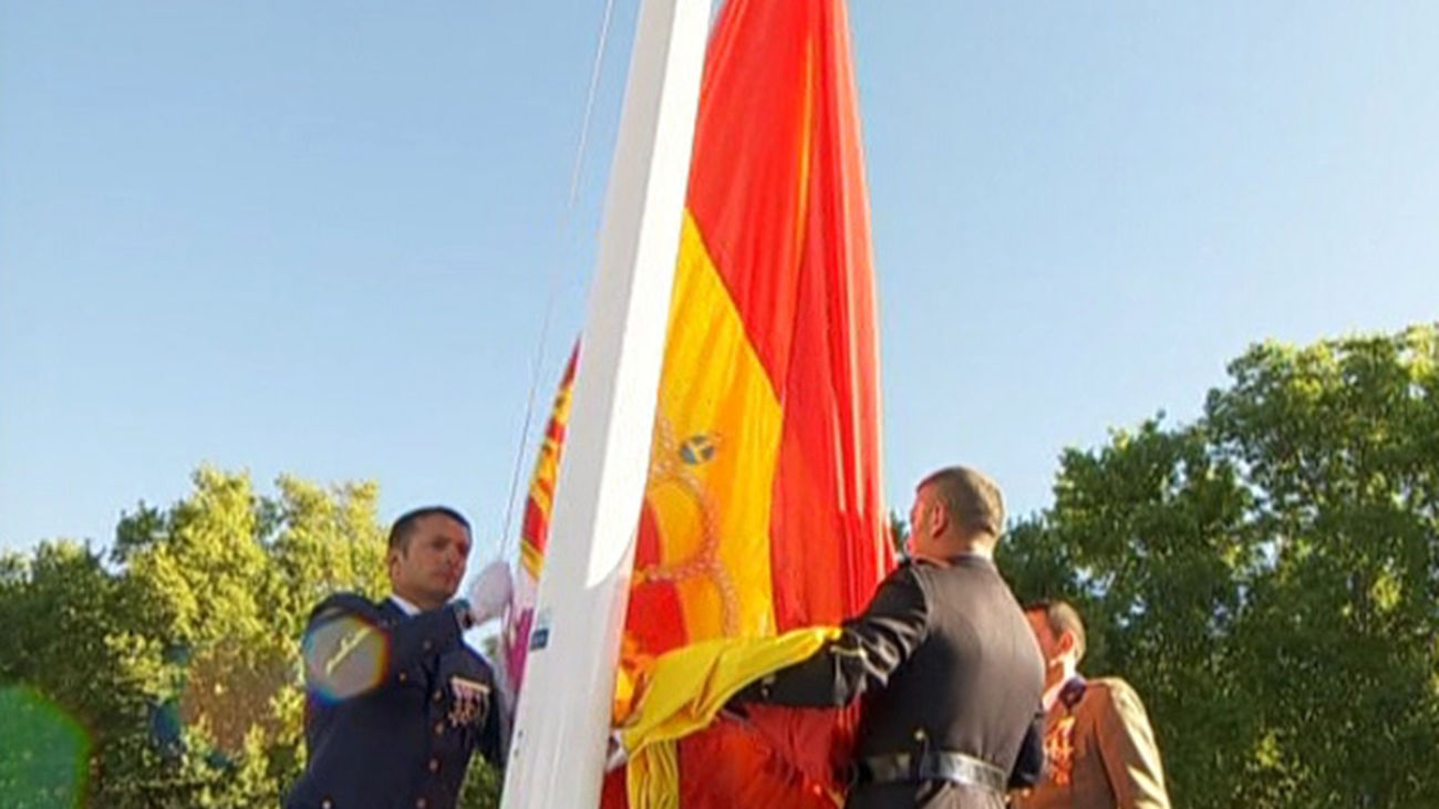 Acto de izado de la bandera