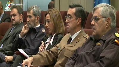 Carme Chacón anuncia la retirada de los caza F-18 de Libia