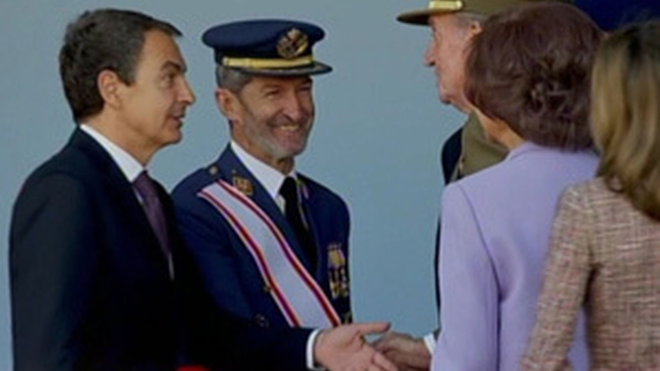 Último desfile de Zapatero, entre abucheos