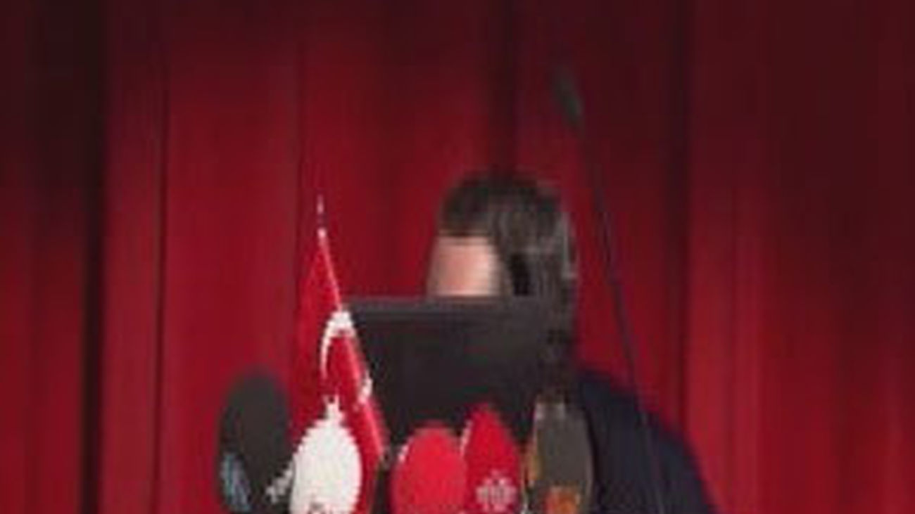 Representante del FMI recibido con huevos en una conferencia