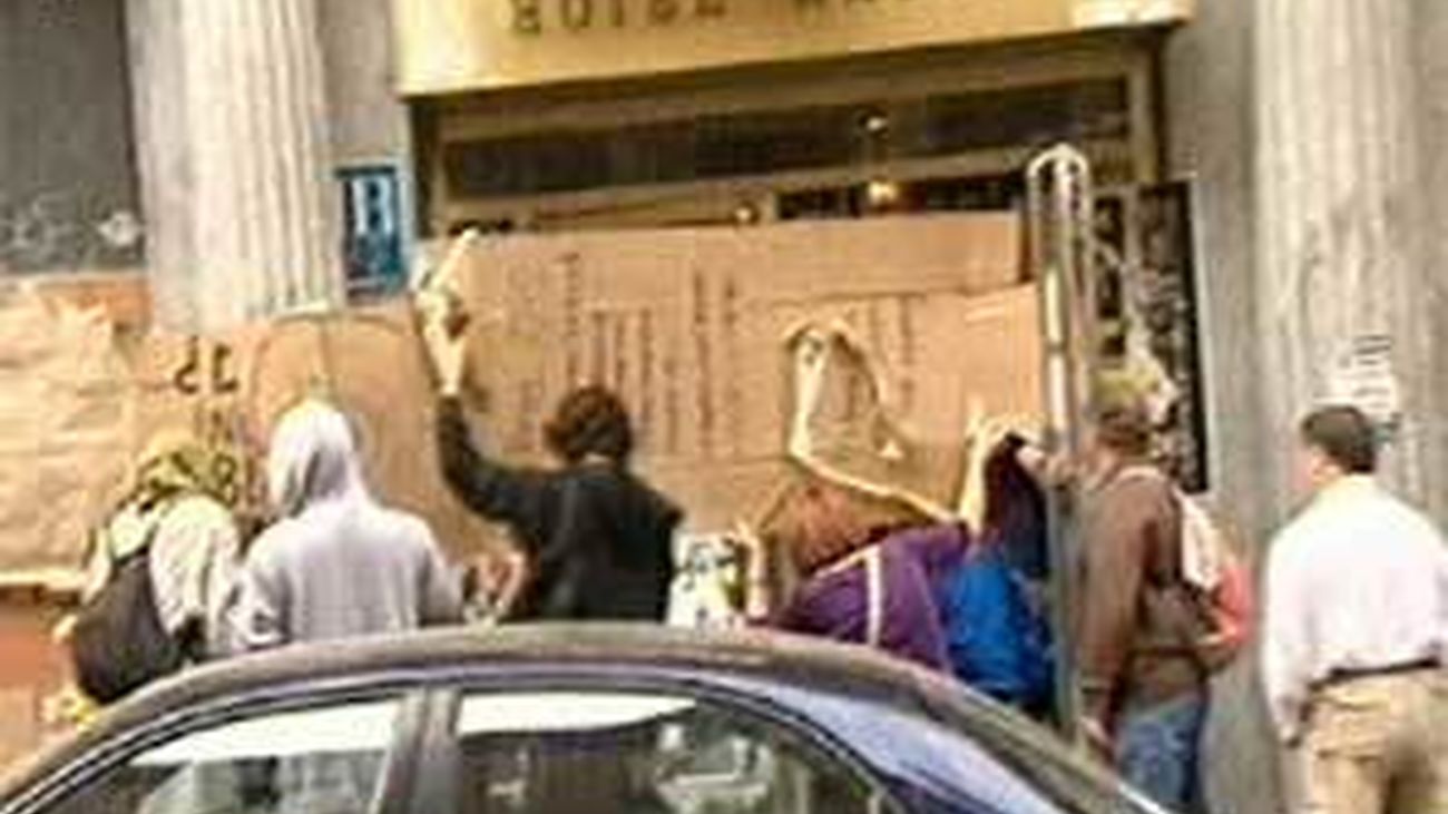 La propietaria del hotel ocupado presenta denuncia ante la Policía