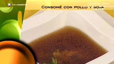 Consomé con pollo y soja
