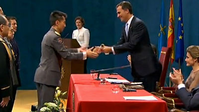 Los Príncipes de Asturias entregan los premios en una ceremonia solemne