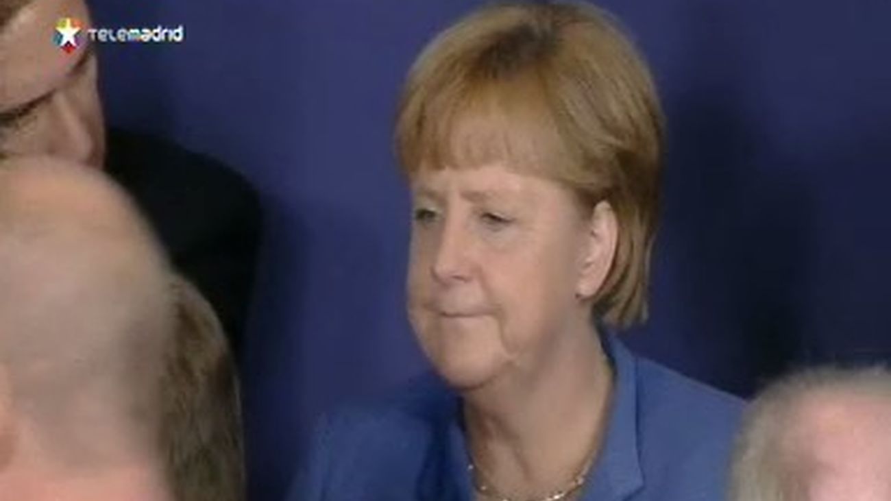 Merkel avanza que el fondo de rescate deberá superar el billón de euros