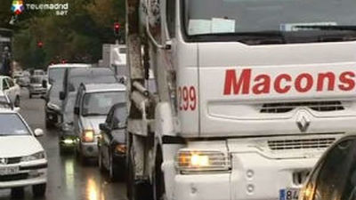 La lluvia y los alcances colapsan el tráfico en accesos y centro de Madrid