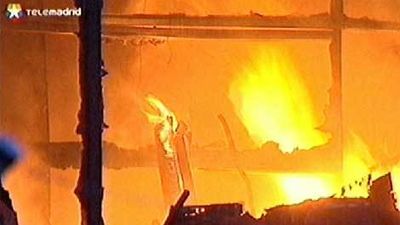 Un incendio arrasa dos hangares del aeródromo de Cuatro Vientos