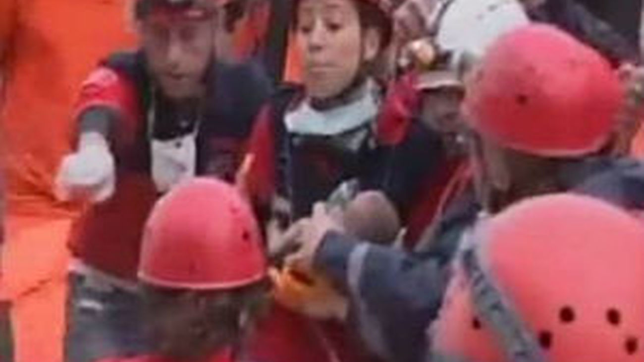 Un bebé de 14 días aparece vivo entre los escombros  46 horas después del terremoto de Turquía