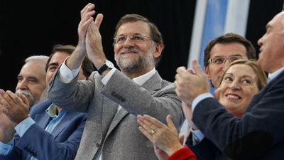 Rajoy proclama que sus únicos "enemigos" son el paro y la crisis económica