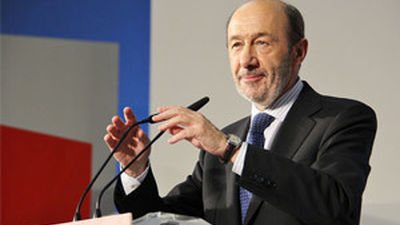 Rubalcaba contrapone el programa "concreto" del PSOE con el "ambiguo" del PP