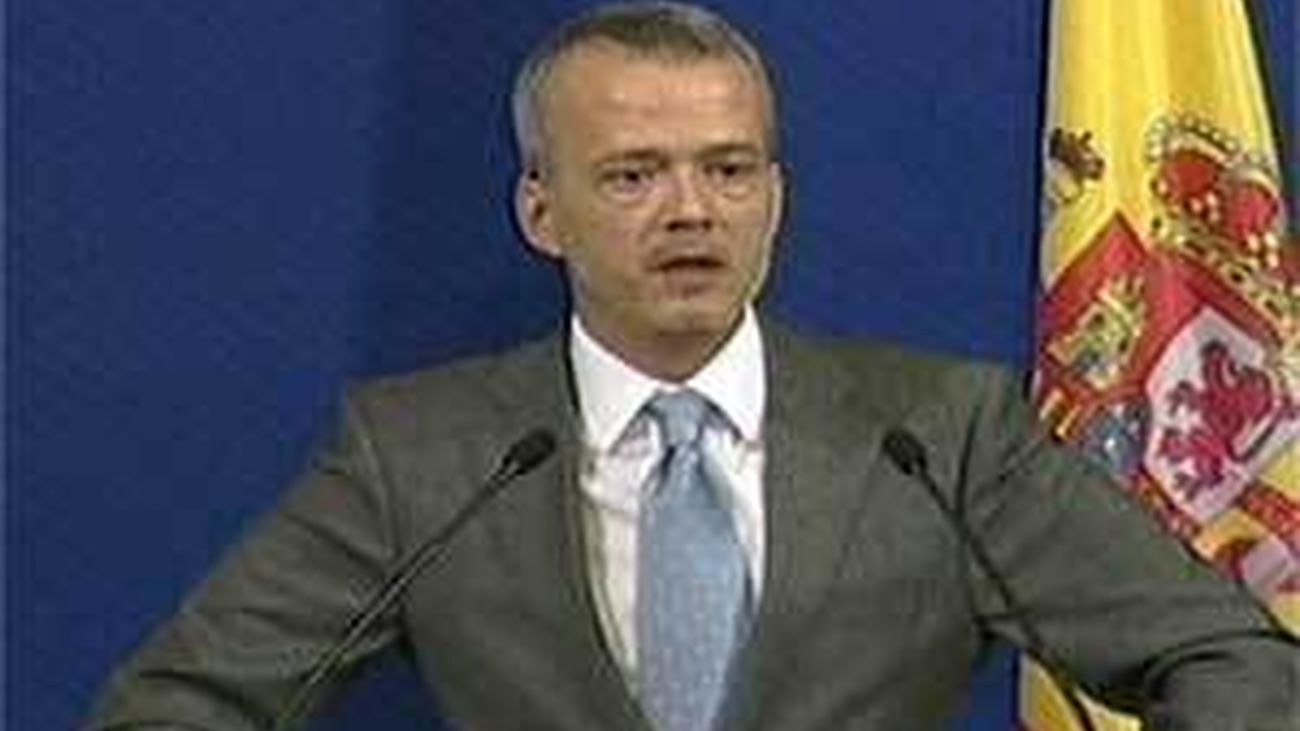 Francia advierte contra una posible escisión en ETA y Camacho reclama un gesto con las víctimas