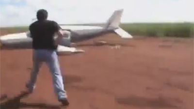 Consiguen parar un avión lleno de contrabandistas justo antes del despegue