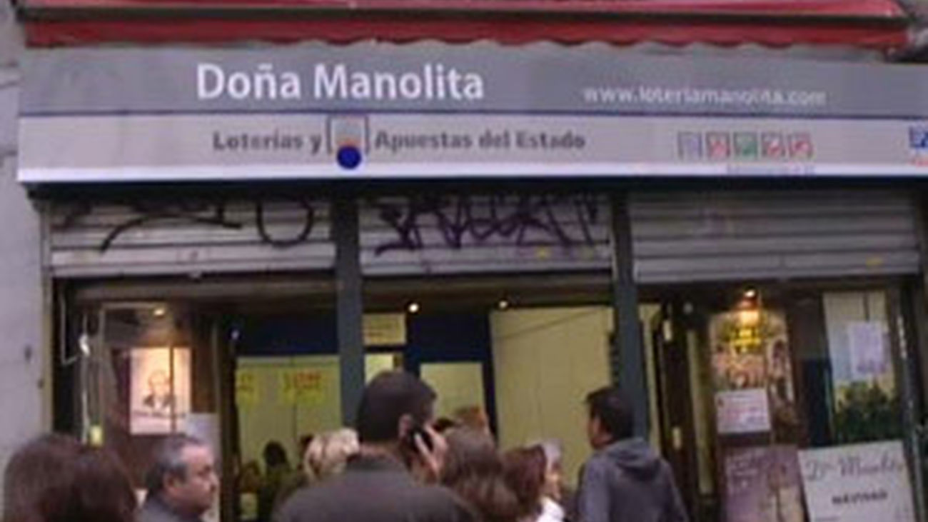 Haciendo cola en busca de El Gordo