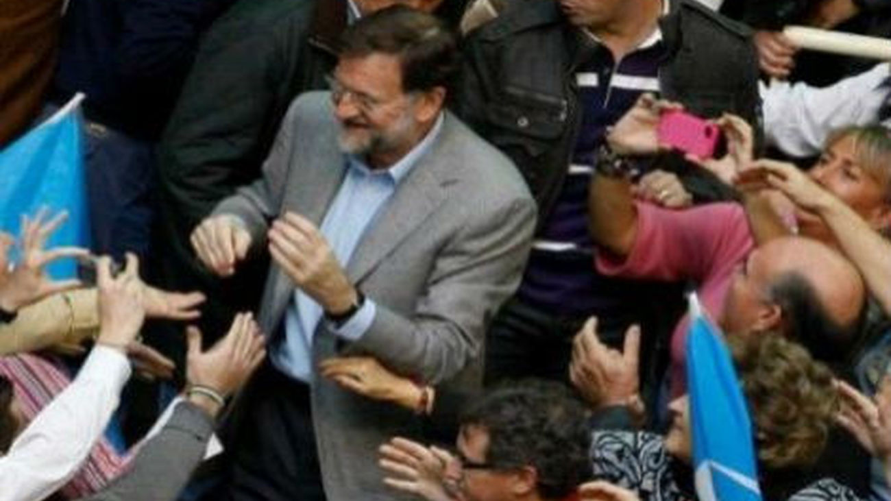 Rajoy pide agrupar voto en PP y subraya que nadie sacará a Cataluña de España