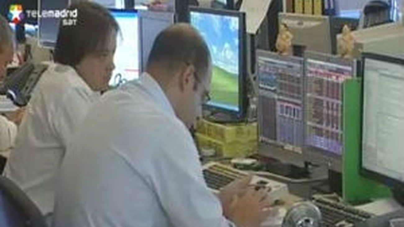 El IBEX 35 cae un 1,40% por la banca ante los problemas de Grecia e Italia