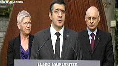 Patxi López recuerda a todas las víctimas, también las de los abusos policiales